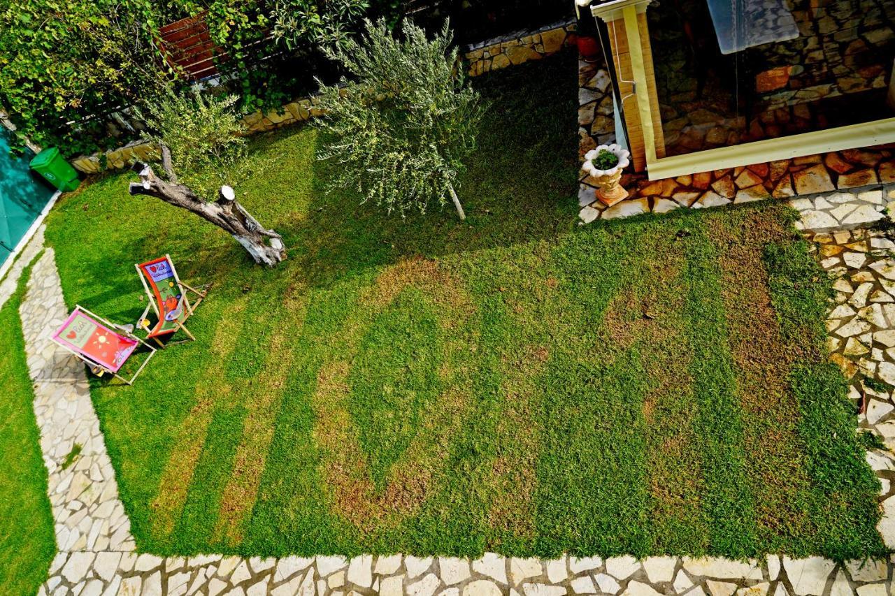 Stefanias Appartments Agios Matthaios  Экстерьер фото