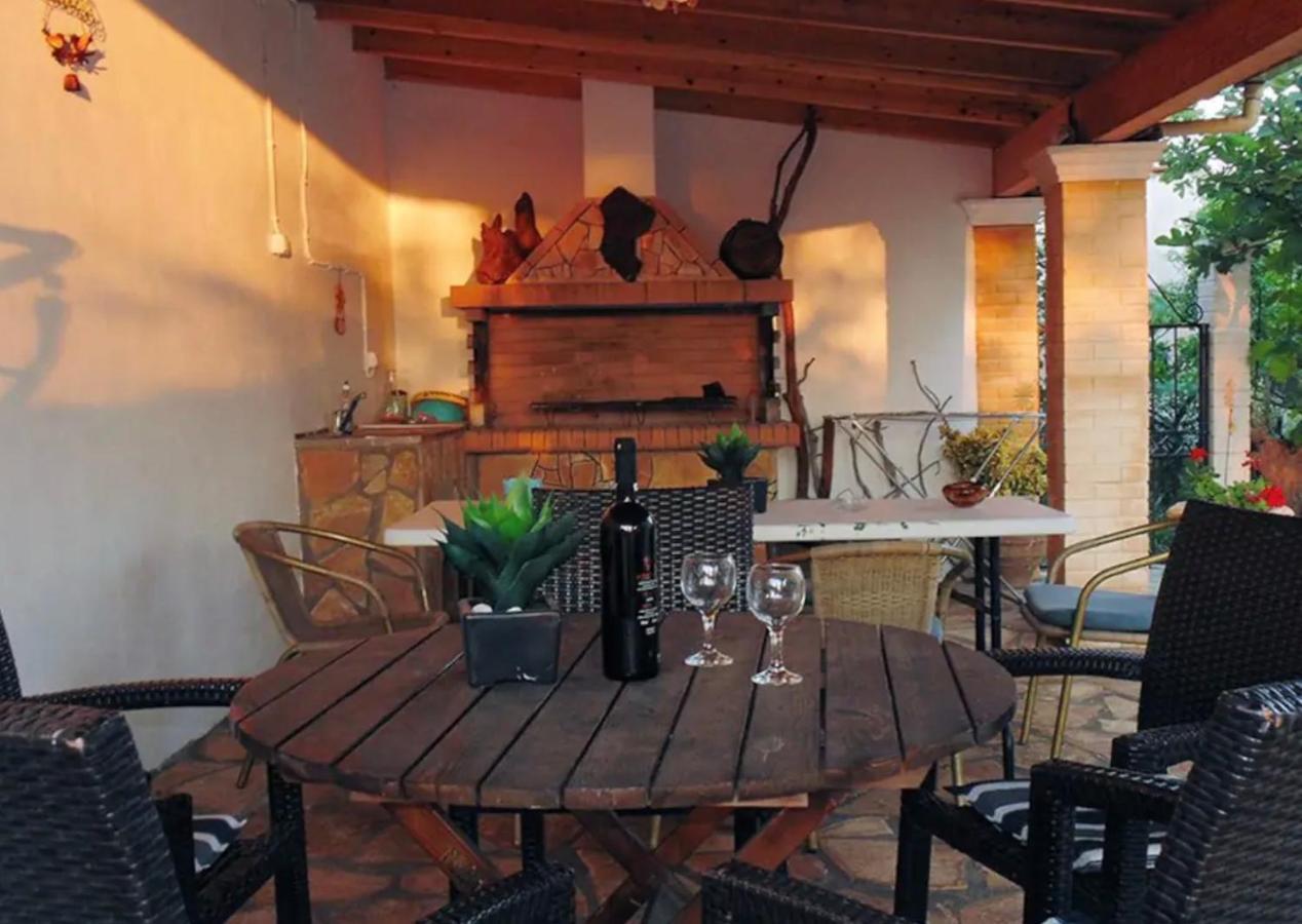 Stefanias Appartments Agios Matthaios  Экстерьер фото