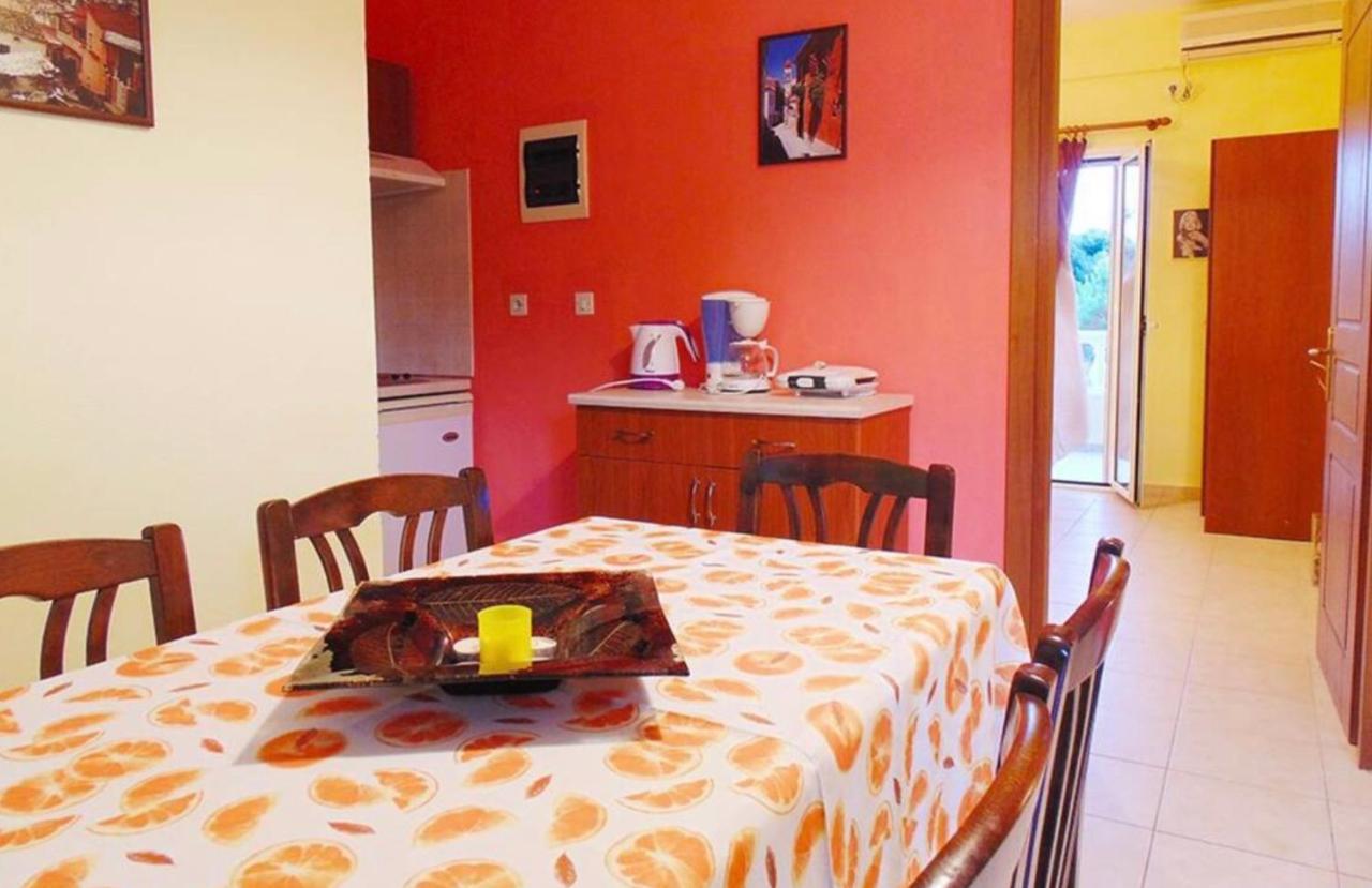 Stefanias Appartments Agios Matthaios  Экстерьер фото