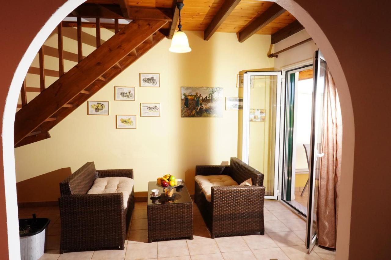 Stefanias Appartments Agios Matthaios  Экстерьер фото