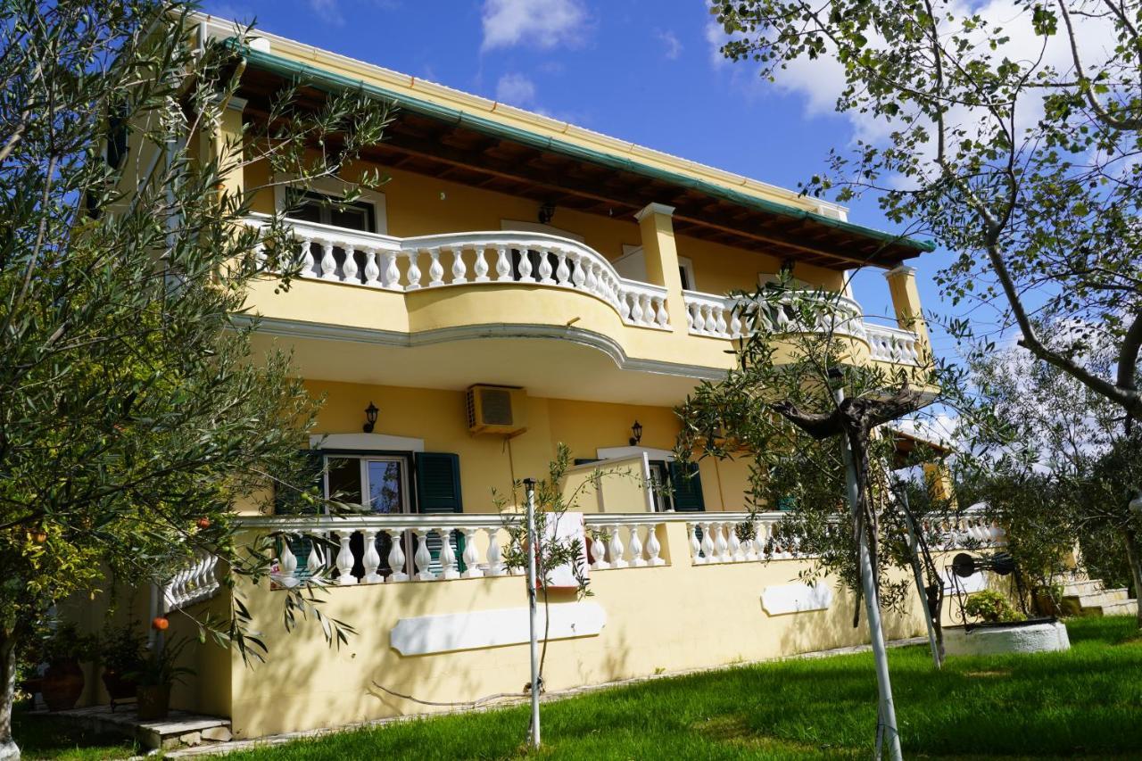 Stefanias Appartments Agios Matthaios  Экстерьер фото
