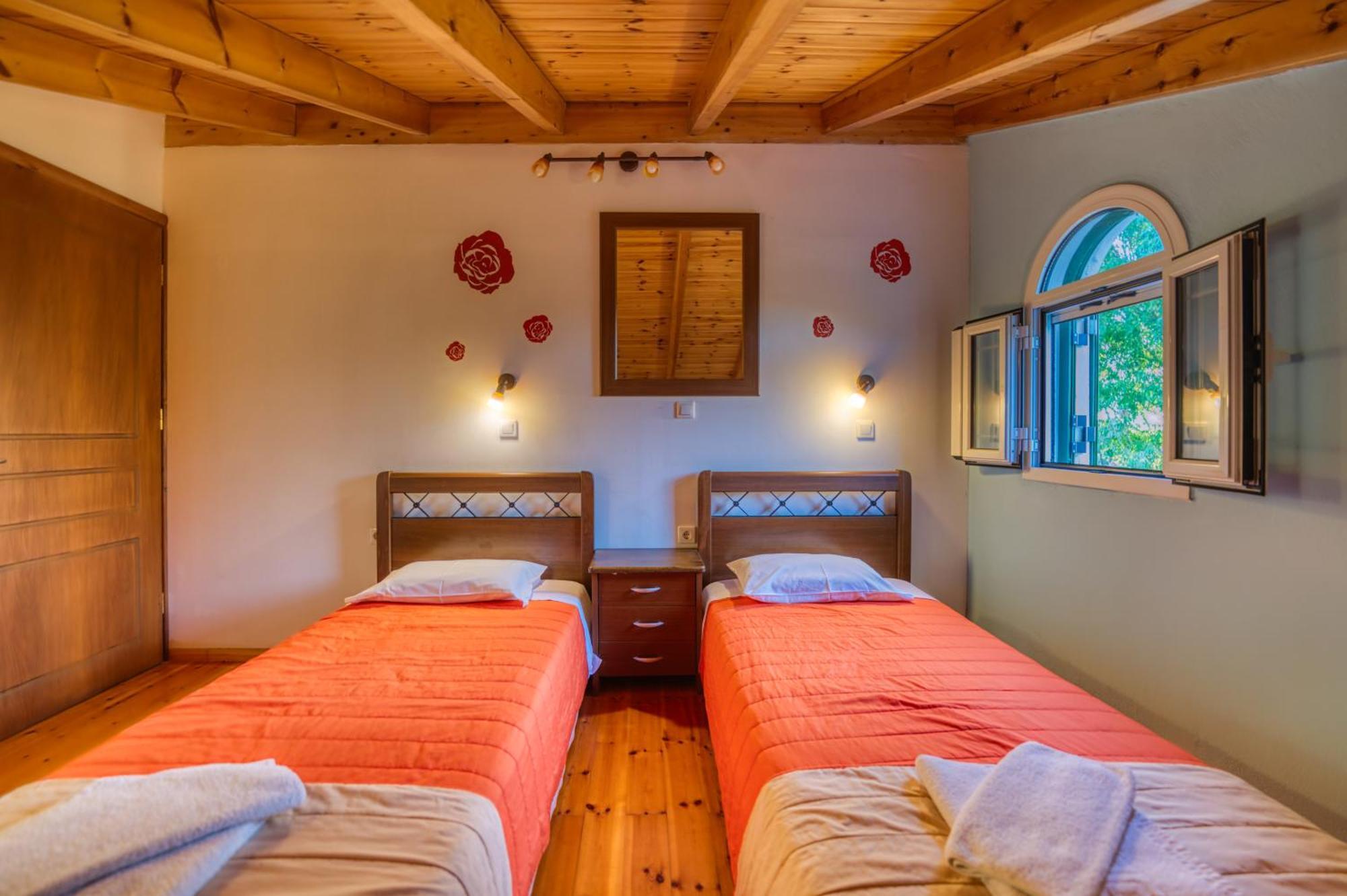 Stefanias Appartments Agios Matthaios  Экстерьер фото