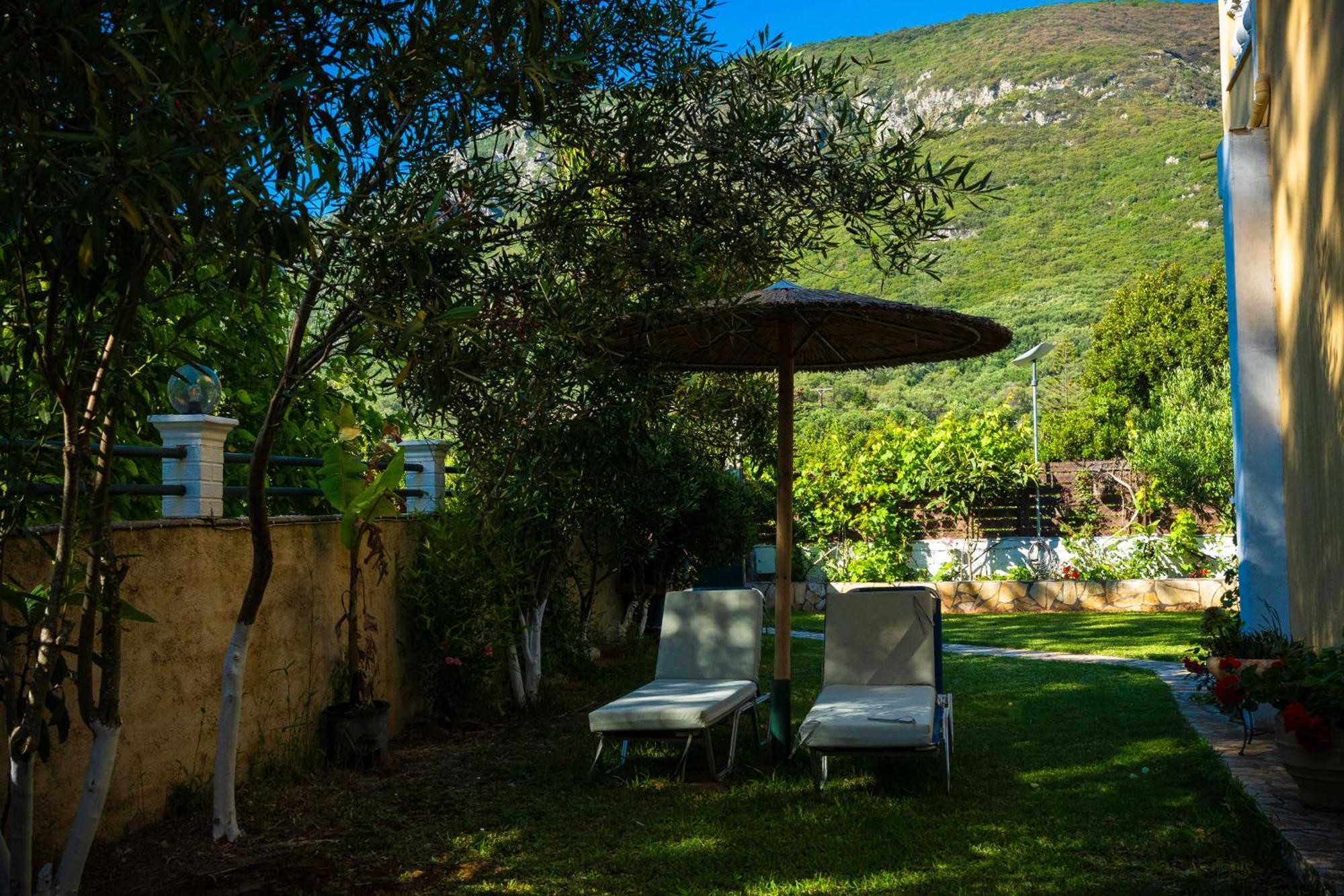 Stefanias Appartments Agios Matthaios  Экстерьер фото