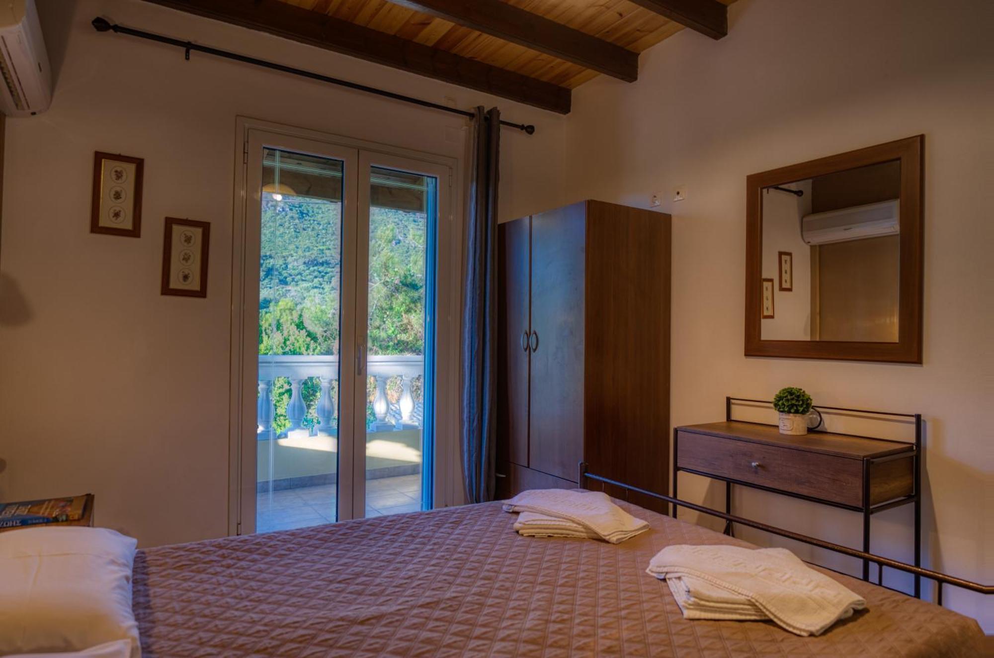 Stefanias Appartments Agios Matthaios  Экстерьер фото