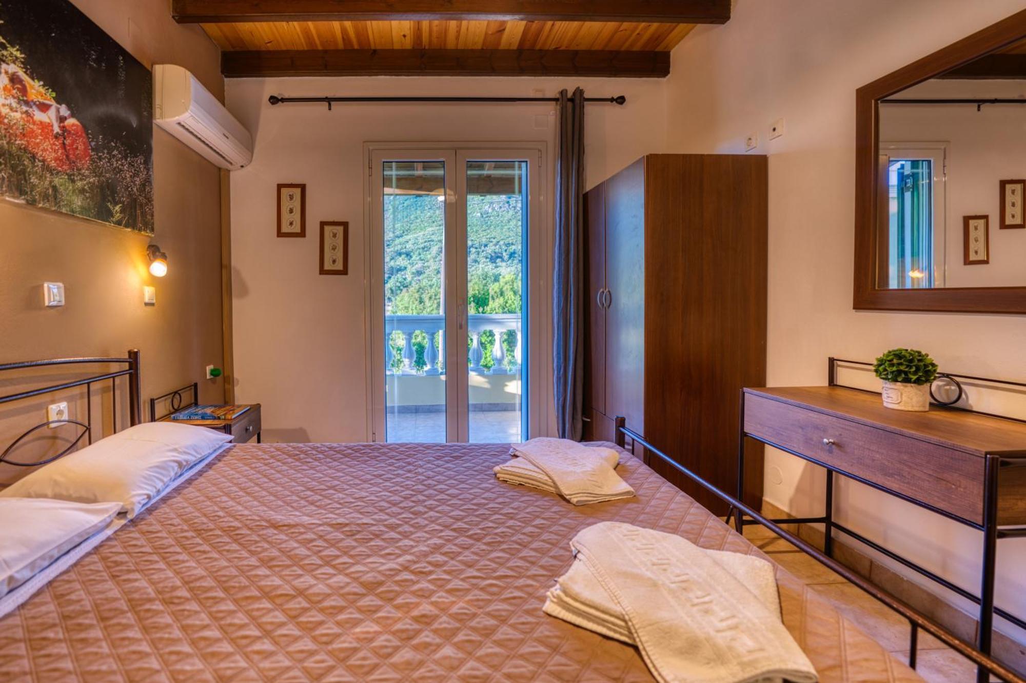 Stefanias Appartments Agios Matthaios  Экстерьер фото