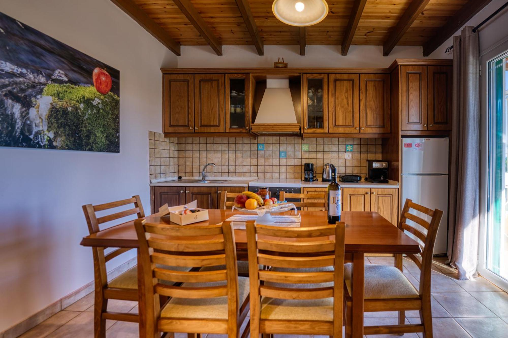 Stefanias Appartments Agios Matthaios  Экстерьер фото