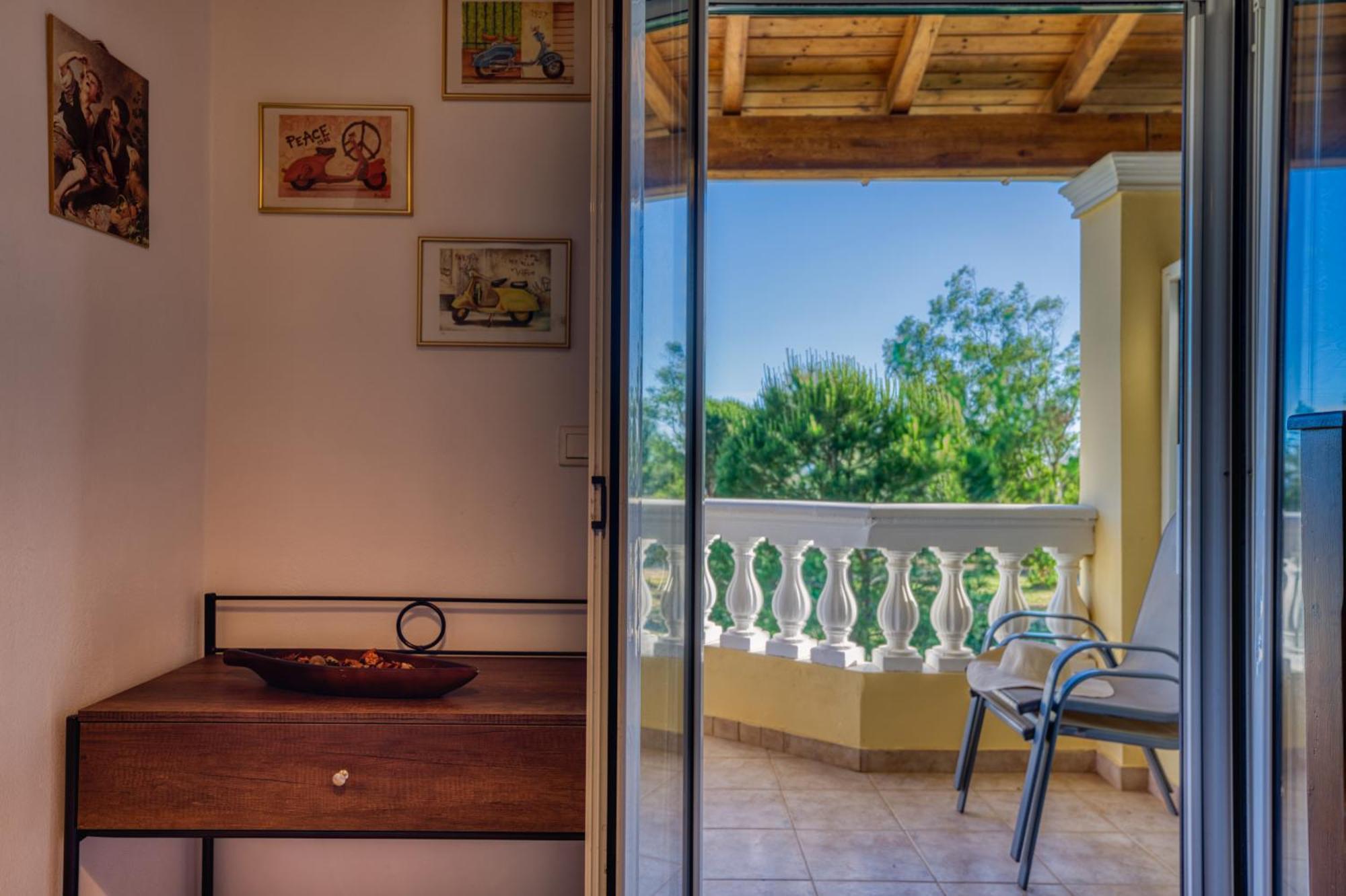 Stefanias Appartments Agios Matthaios  Экстерьер фото