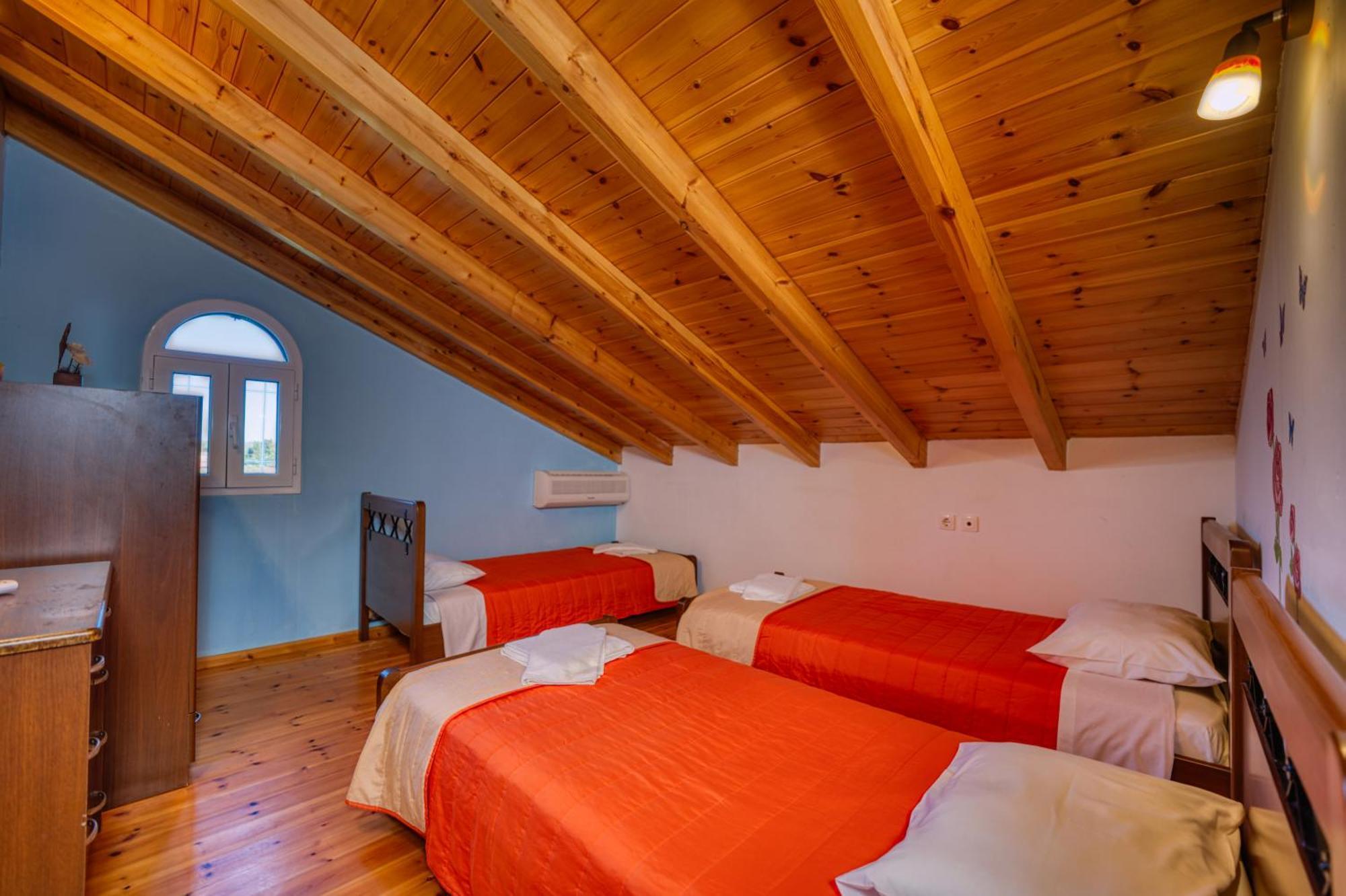 Stefanias Appartments Agios Matthaios  Экстерьер фото